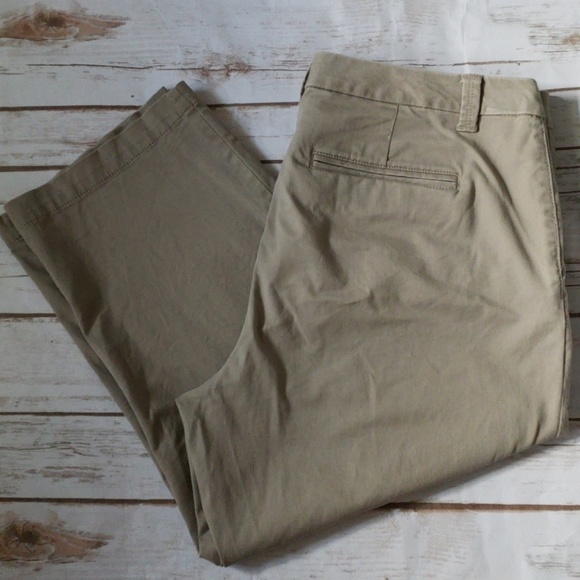 Sonoma khaki capris with 20.5" inseam - Picture 2 of 2